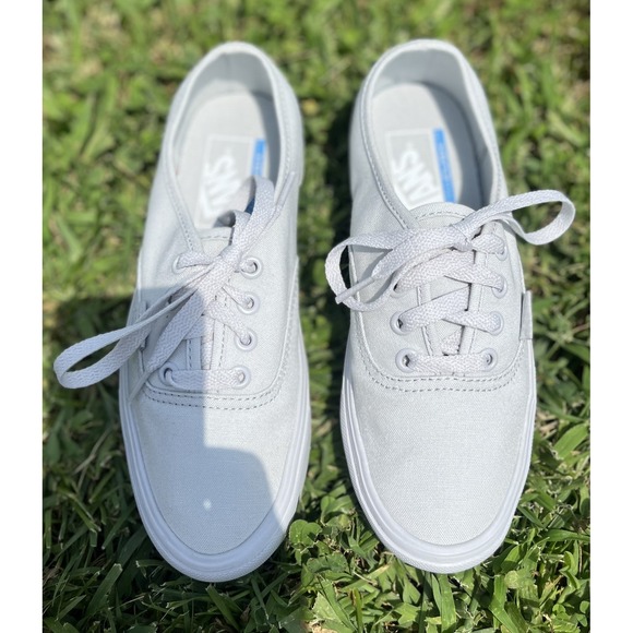 Vans Authentic‎ Shoes Women's Size 5 Gray Canvas Low Top Classic Skate Sneakers - Picture 1 of 13